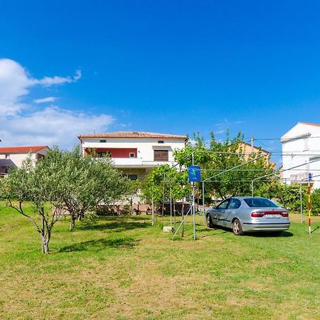 Apartments Anica F Lopar Esterno foto