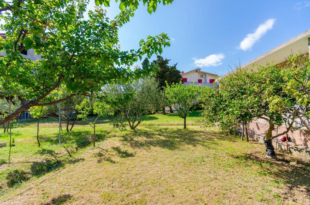 Apartments Anica F Lopar Esterno foto