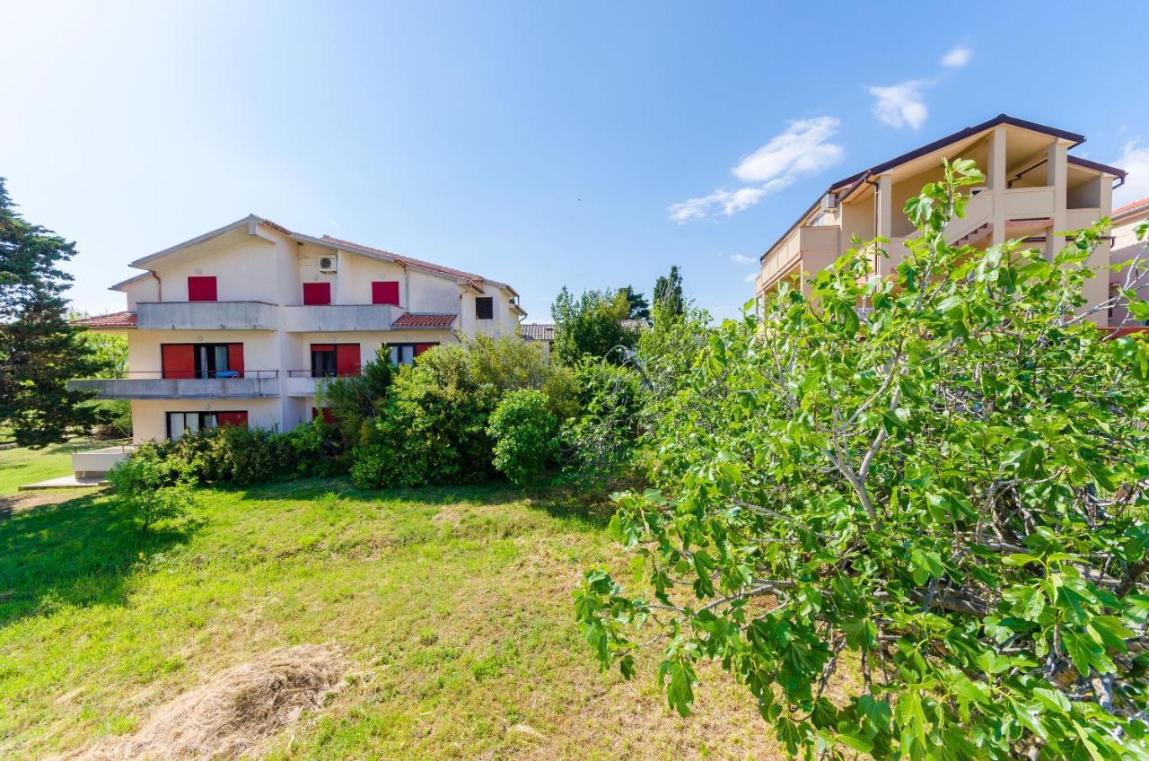 Apartments Anica F Lopar Esterno foto