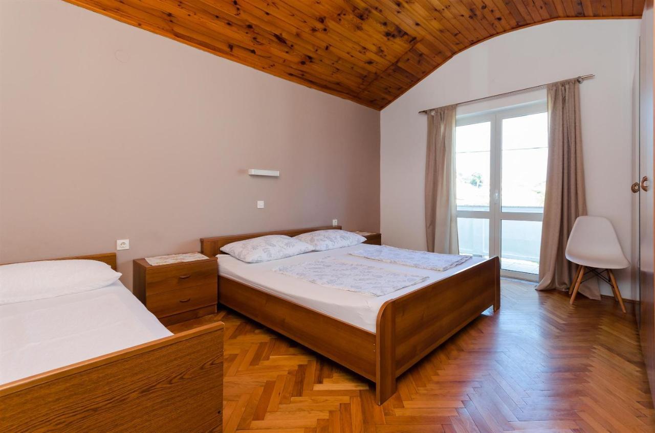 Apartments Anica F Lopar Esterno foto