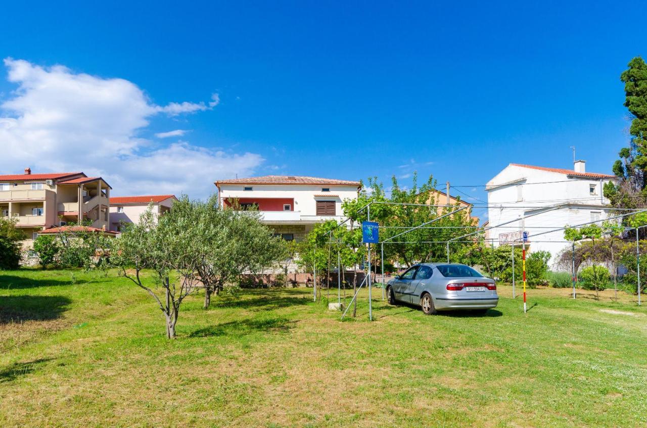 Apartments Anica F Lopar Esterno foto